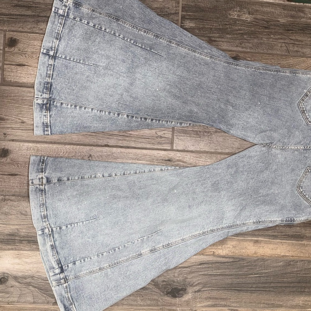 Women's  Super Flared Jeans with Glitter
Size 10 - Short Inseam 27 inches - Picture 14 of 16